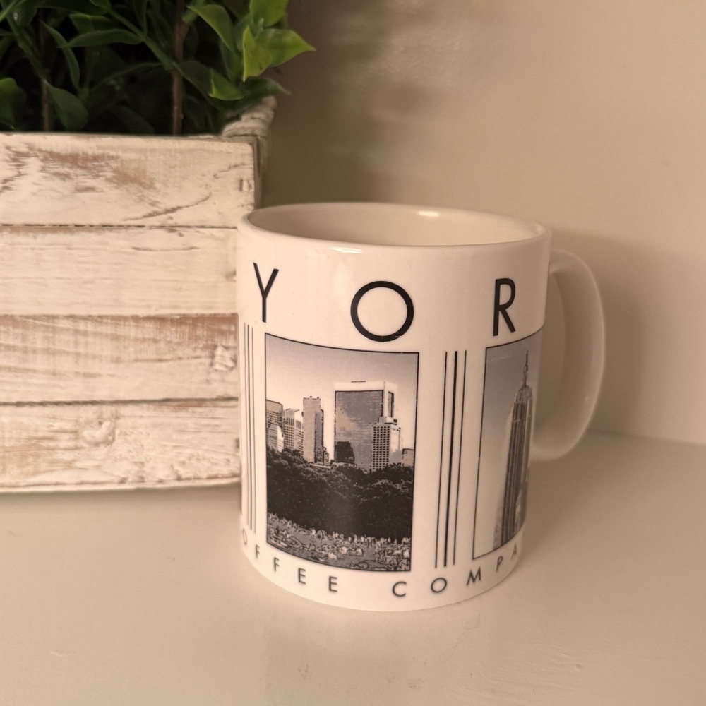Starbucks Barista NEW YORK CITY Coffee Tea Ceramic Mug City Scenes Series